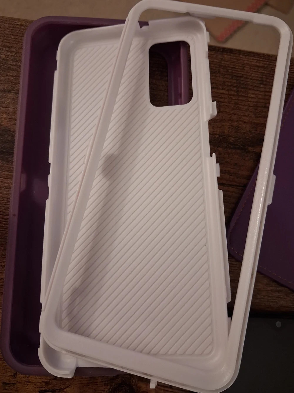 The Samsung Galaxy A32 5G Cell phone and 3 Cases Pocket Card Holder